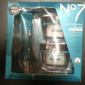 No 7 Protect & Perfect Intense Advanced bundle
